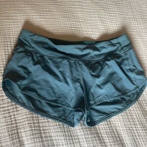 LULULEMON Speed Up Shorts 2.5” Original Cut Low Rise army green, Like New